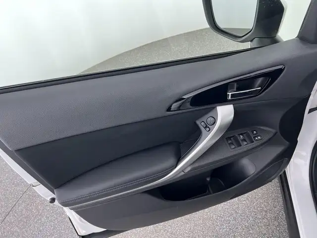 Mitsubishi Eclipse Cross view 12