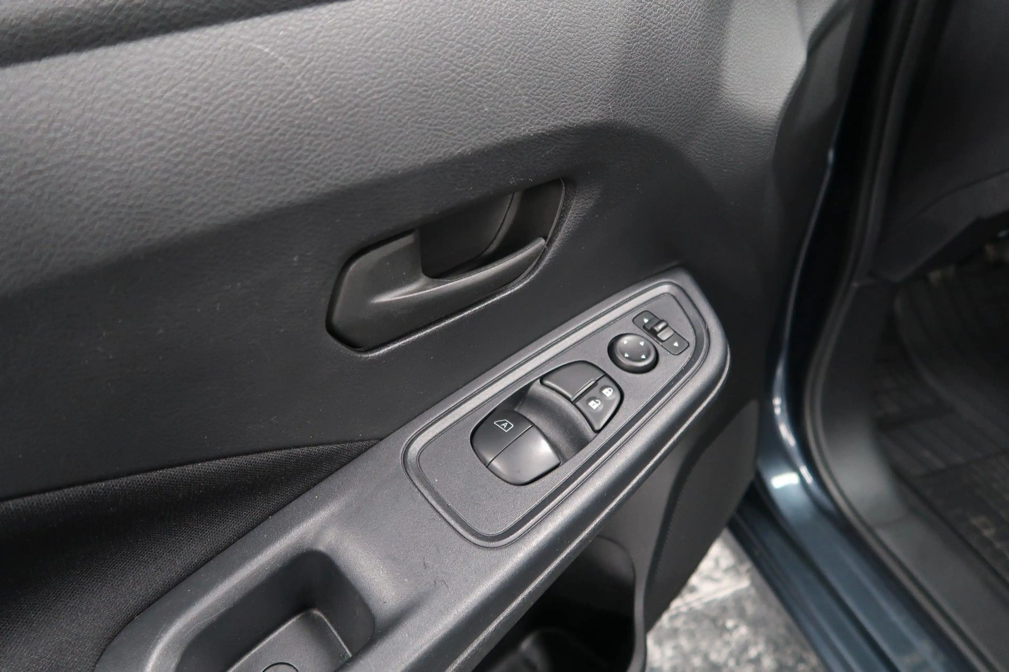 Nissan Micra Visia Plus*Led*TÜV*Neue Reifen*AHK1Hand* — photo 10