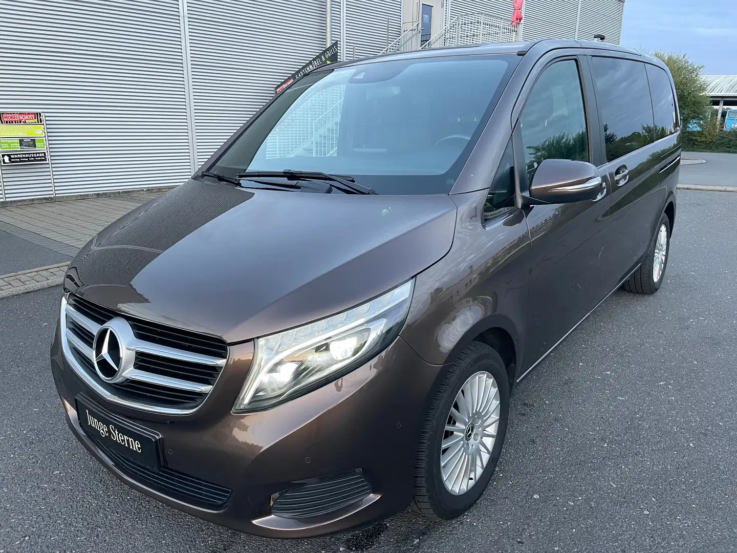 Mercedes-Benz V 250 d, K 4-Matic  1. Hand   7-Sitzer  Alu  AHK Braun - 1
