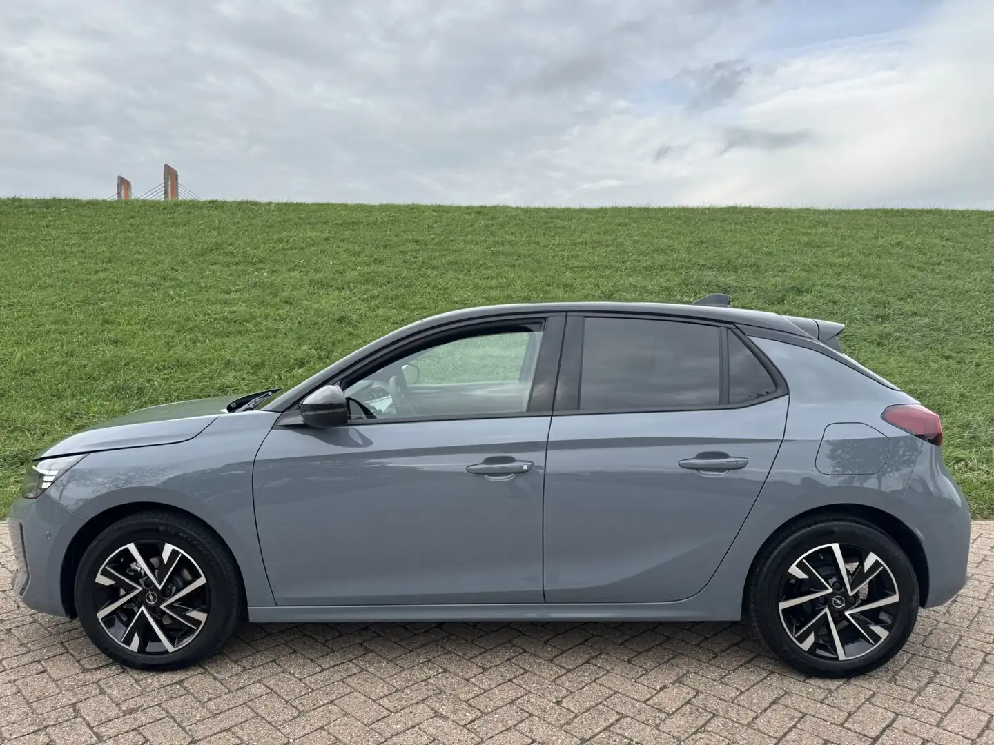 Opel Corsa 1.2 GS Climate Control | Camera | Keyless Grijs - 2