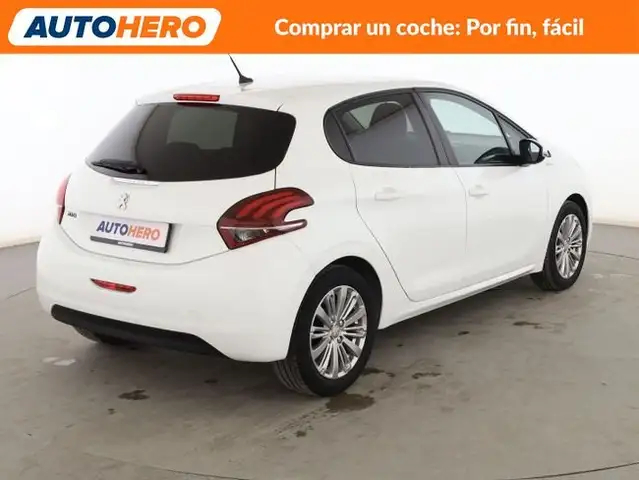 Peugeot 208 view 6