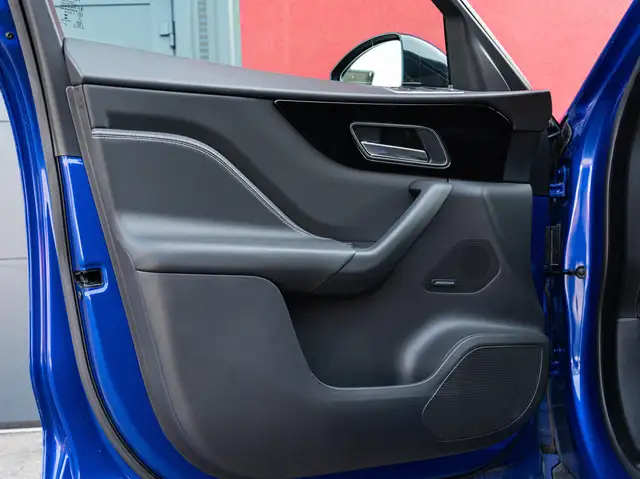 Jaguar F-Pace F-PACE 30d V6 AWD *R-SPORT**PANORAMA*ACC*16.980KM* Ansicht 8