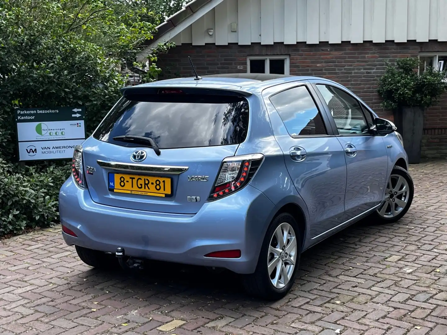 Toyota Yaris 1.5 Hybrid Dynamic **RIJKLAAR**| Full Option | NAP Blauw - 2