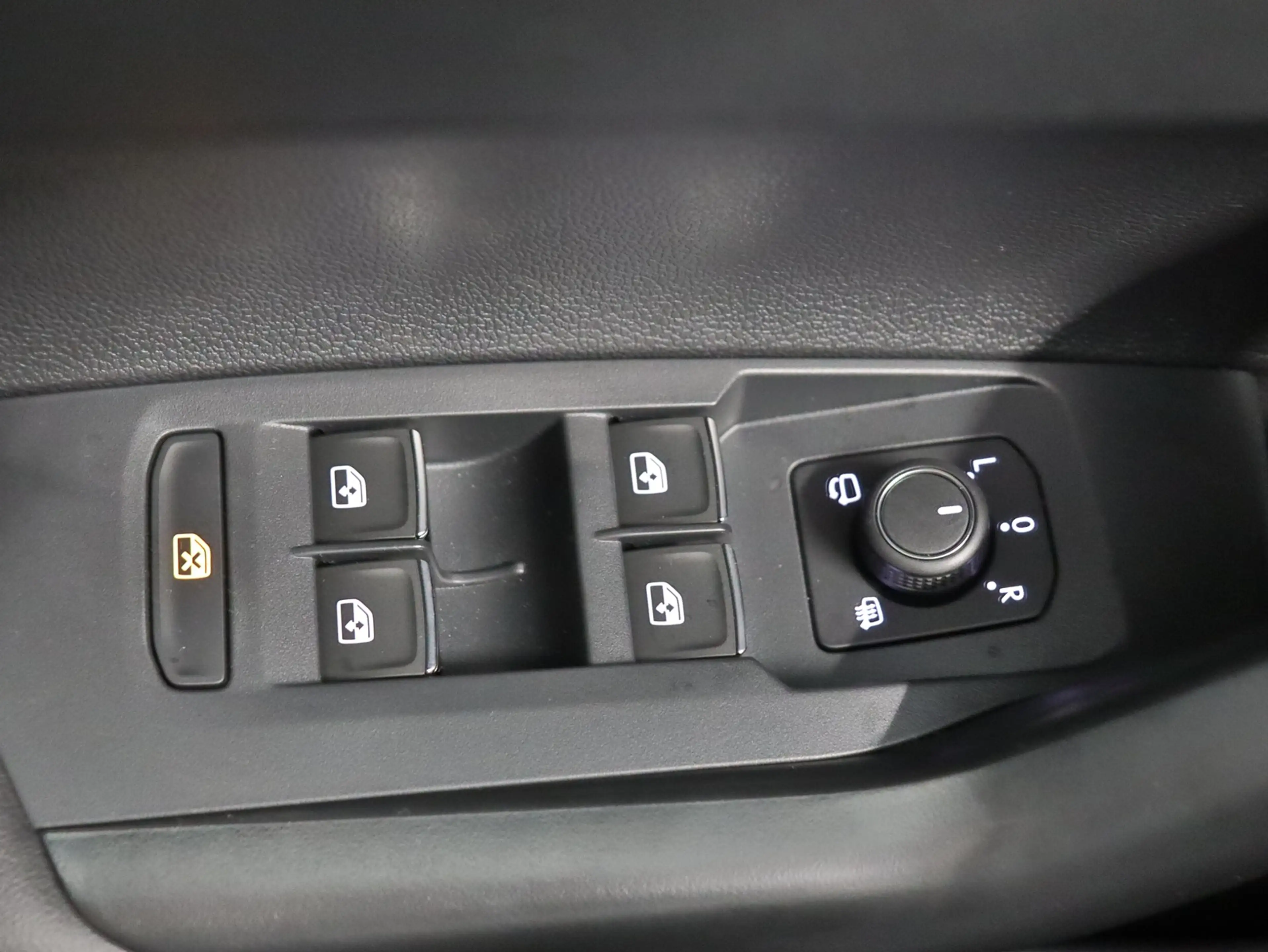 Volkswagen Polo Goal 1.0TSI+APP+NAVI+ACC+PDC+LED+SHZ — photo 10