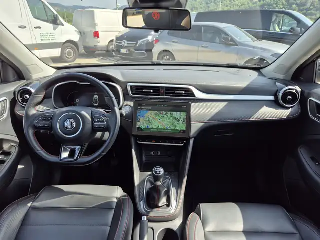MG ZS view 8