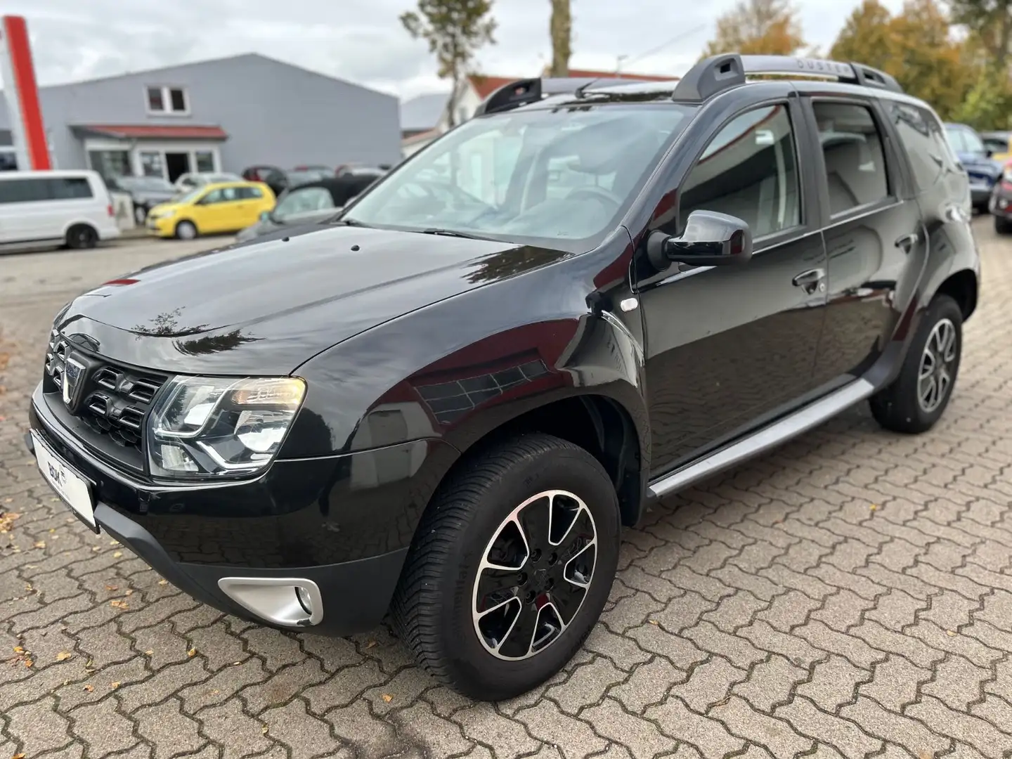 Dacia Duster I Black Shadow 4x2/NAVI/SHZ/TEM/KAM/LEDER Schwarz - 2