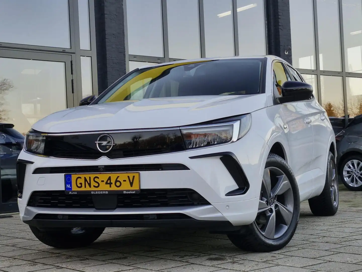 Opel Grandland 1.2 Turbo 130PK Automaat | Park. Camera + Sensoren Wit - 2