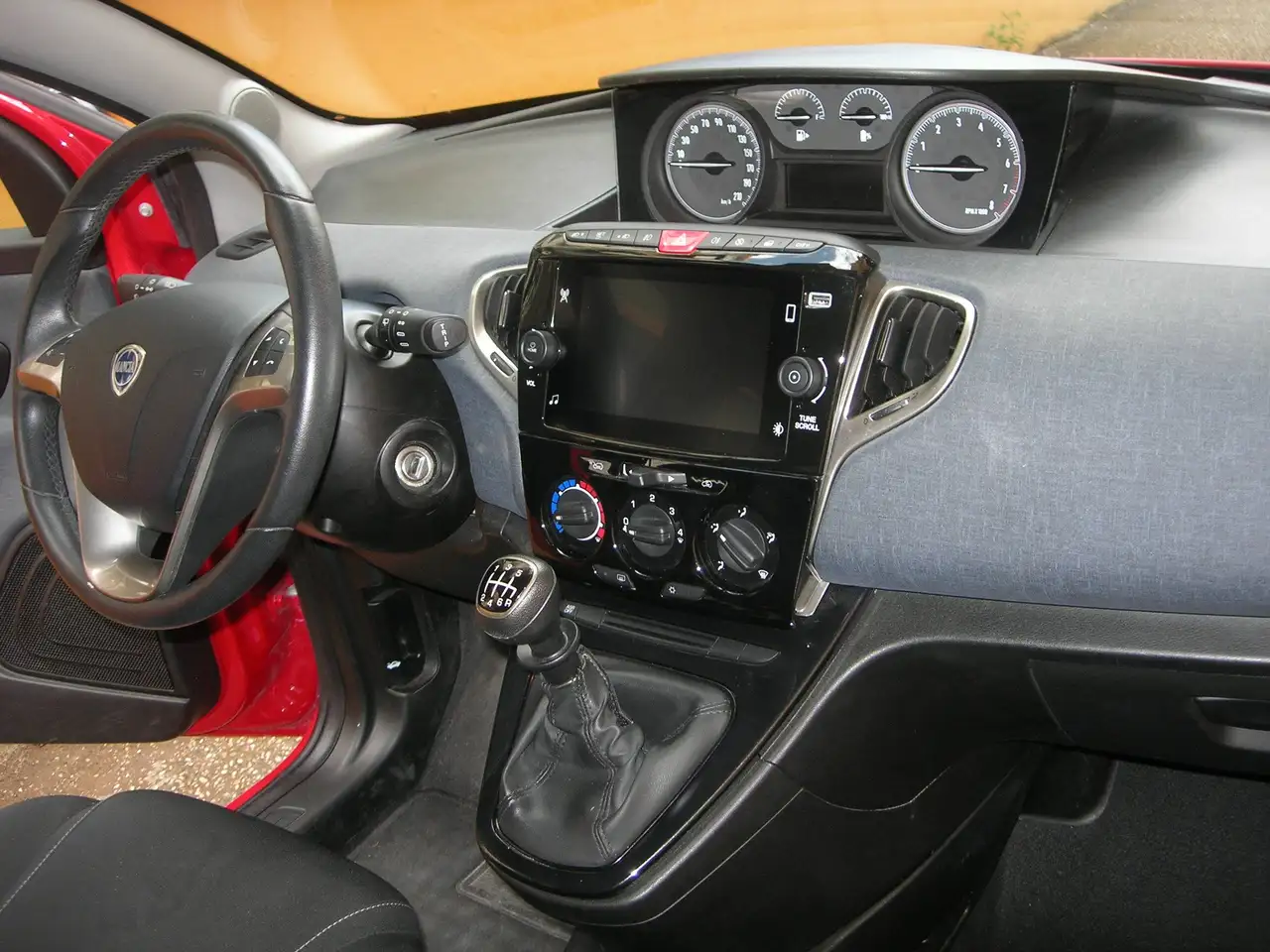 Lancia Ypsilon 2023 — фото 13