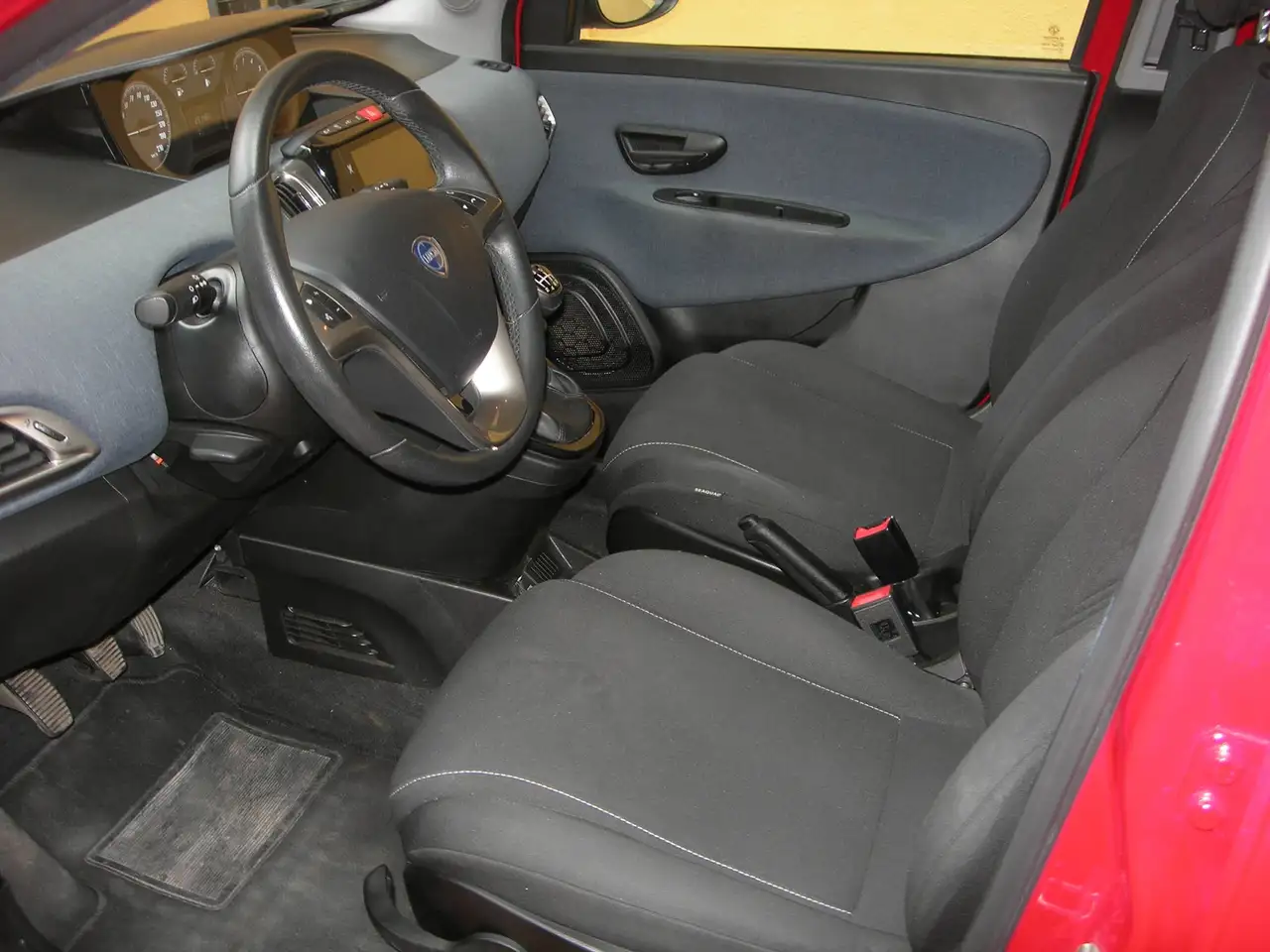 Lancia Ypsilon 2023 — фото 7