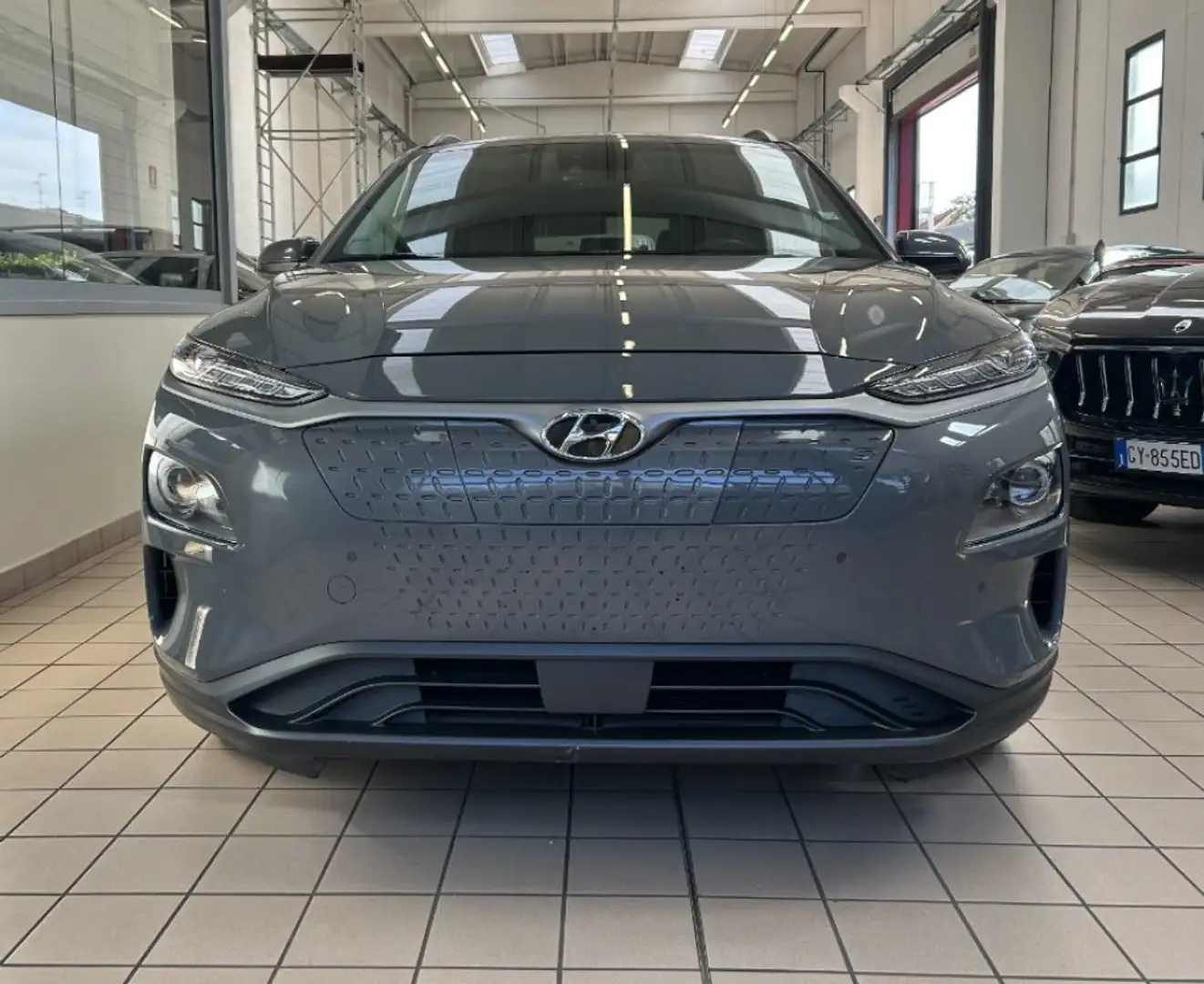 Hyundai KONA EV 64 kWh Gris - 1