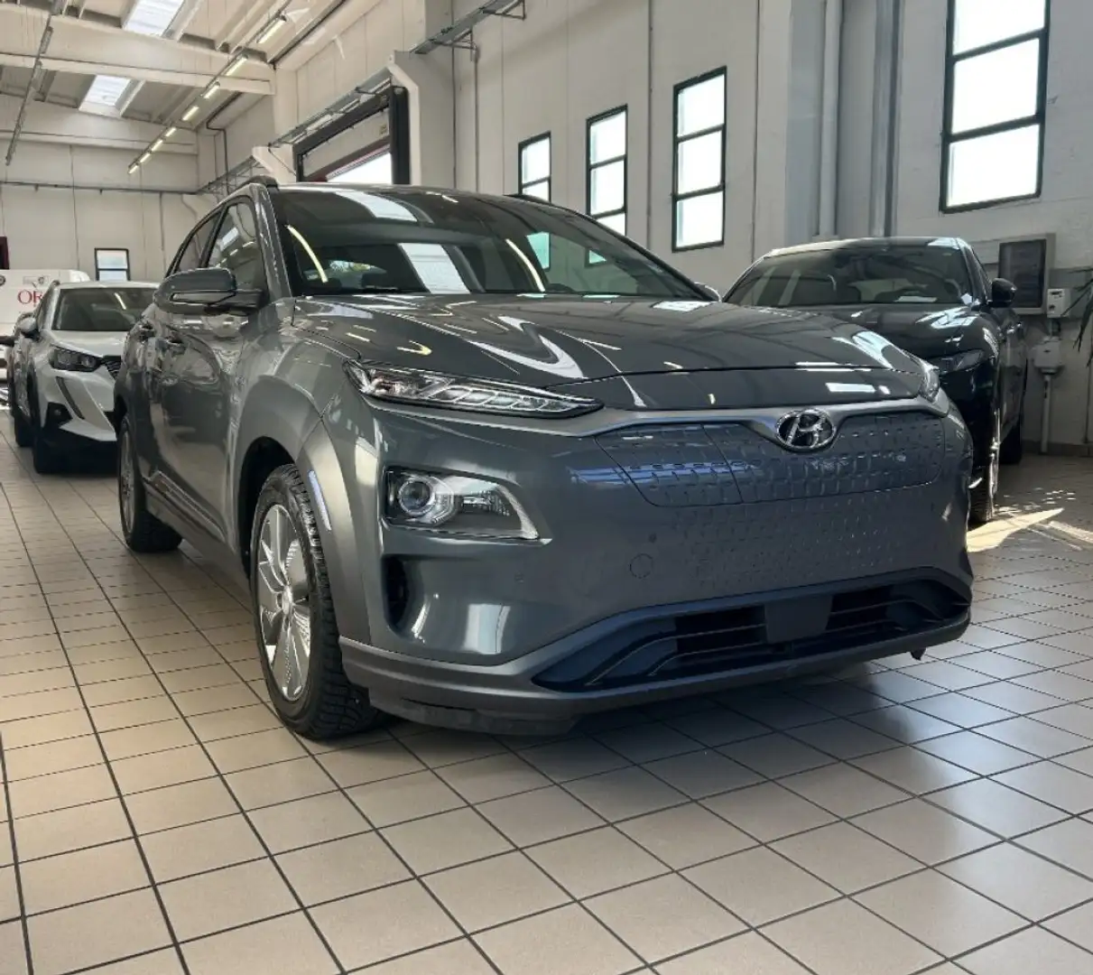 Hyundai KONA EV 64 kWh Gris - 2