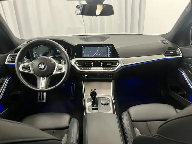 BMW 3 Series view 9