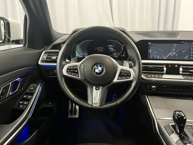 BMW 3 Series view 10
