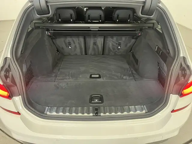 BMW 3 Series view 15