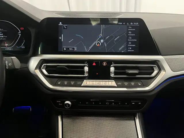 BMW 3 Series view 11