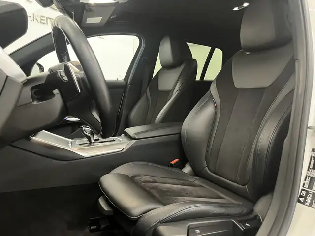 BMW 3 Series view 13