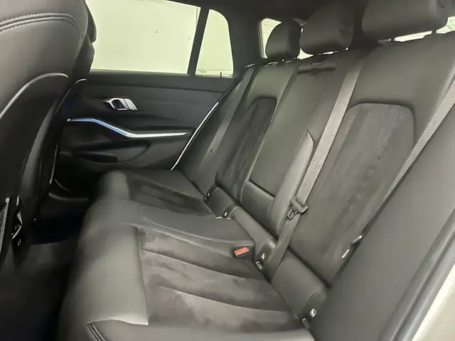 BMW 3 Series view 14