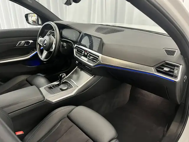 BMW 3 Series view 8