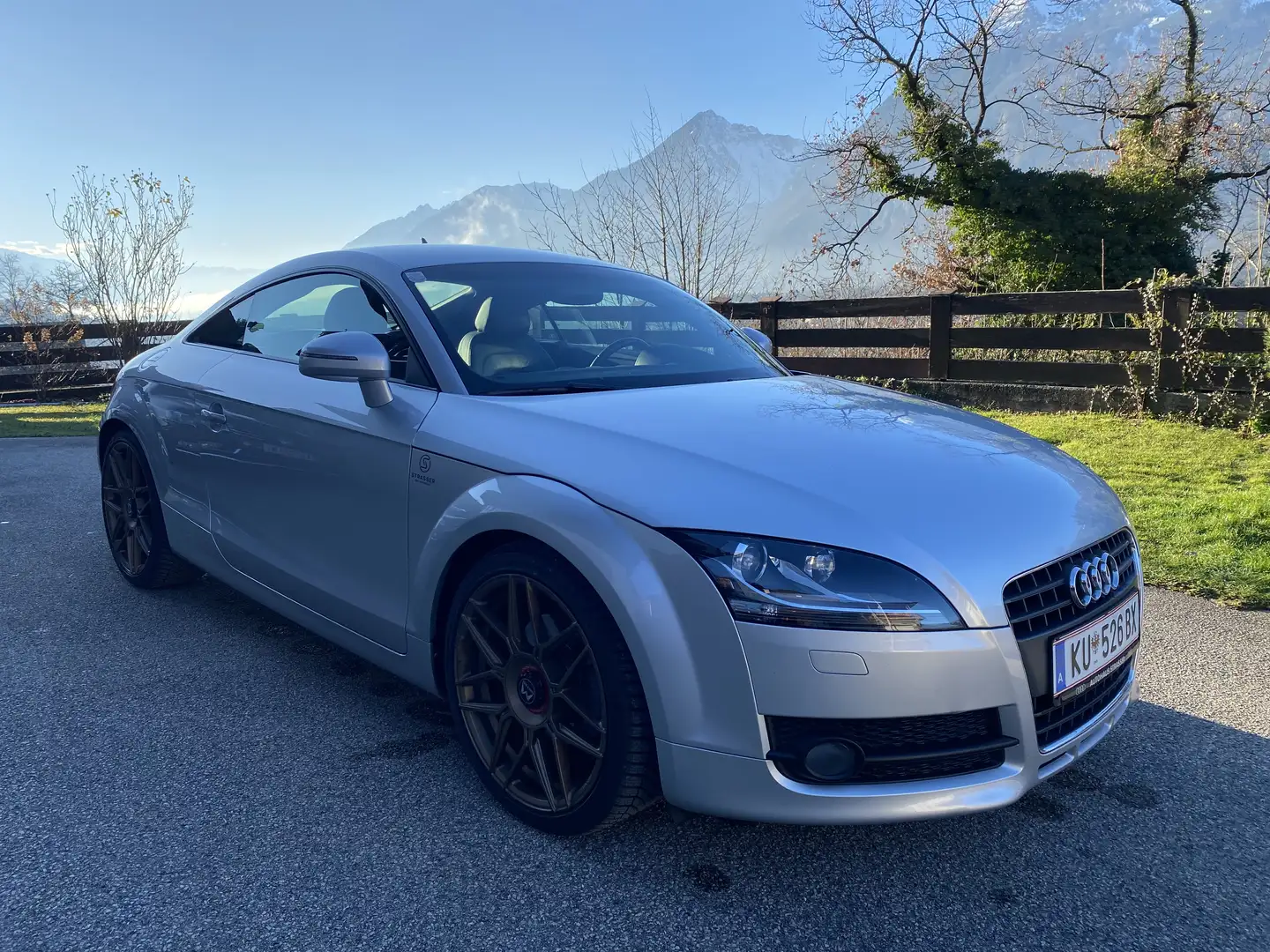 Audi TT Coupé 2,0 T FSI Silber - 1