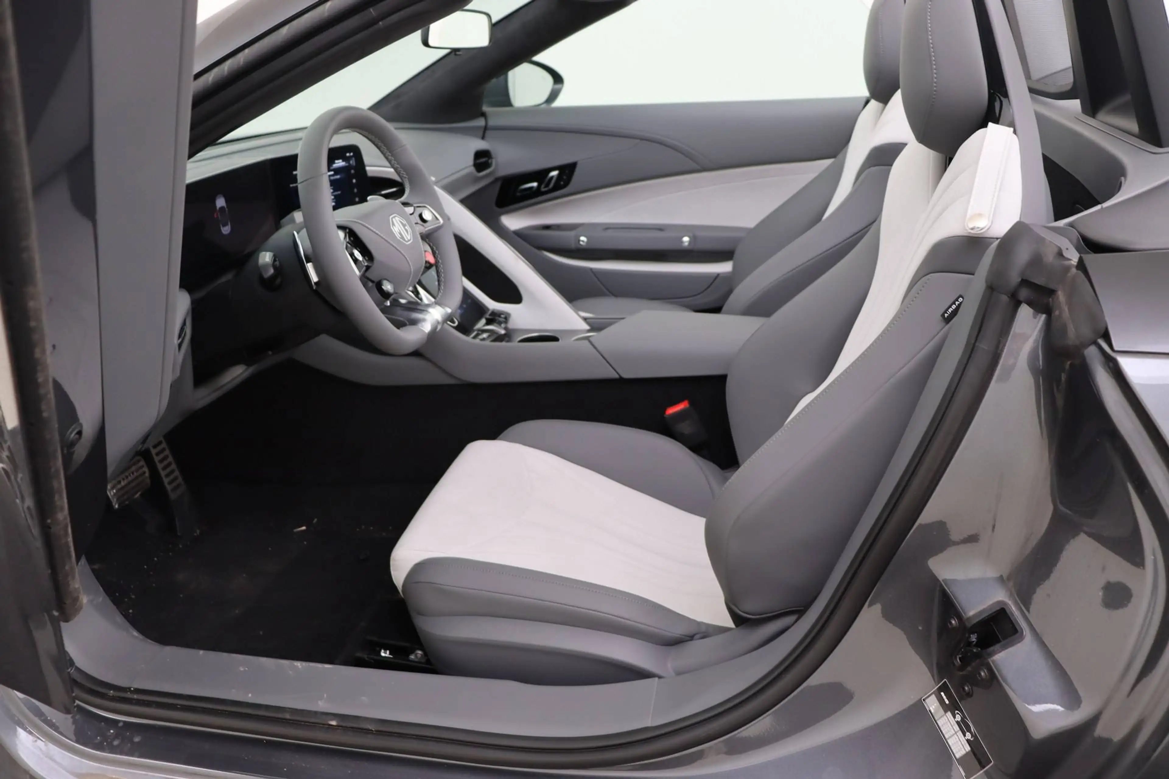 MG Cyberster Trophy Extended Range 77 kWh — photo 9