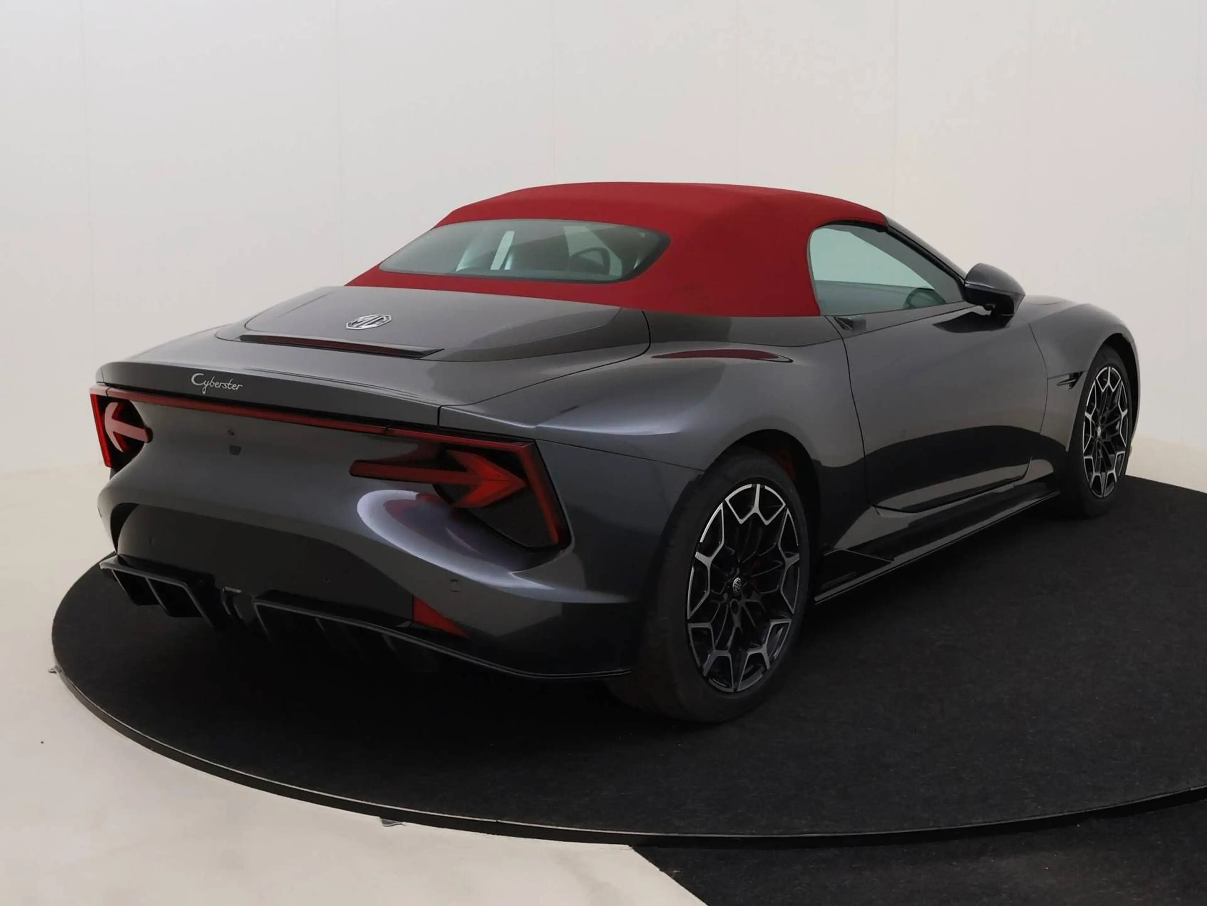MG Cyberster Trophy Extended Range 77 kWh — photo 4