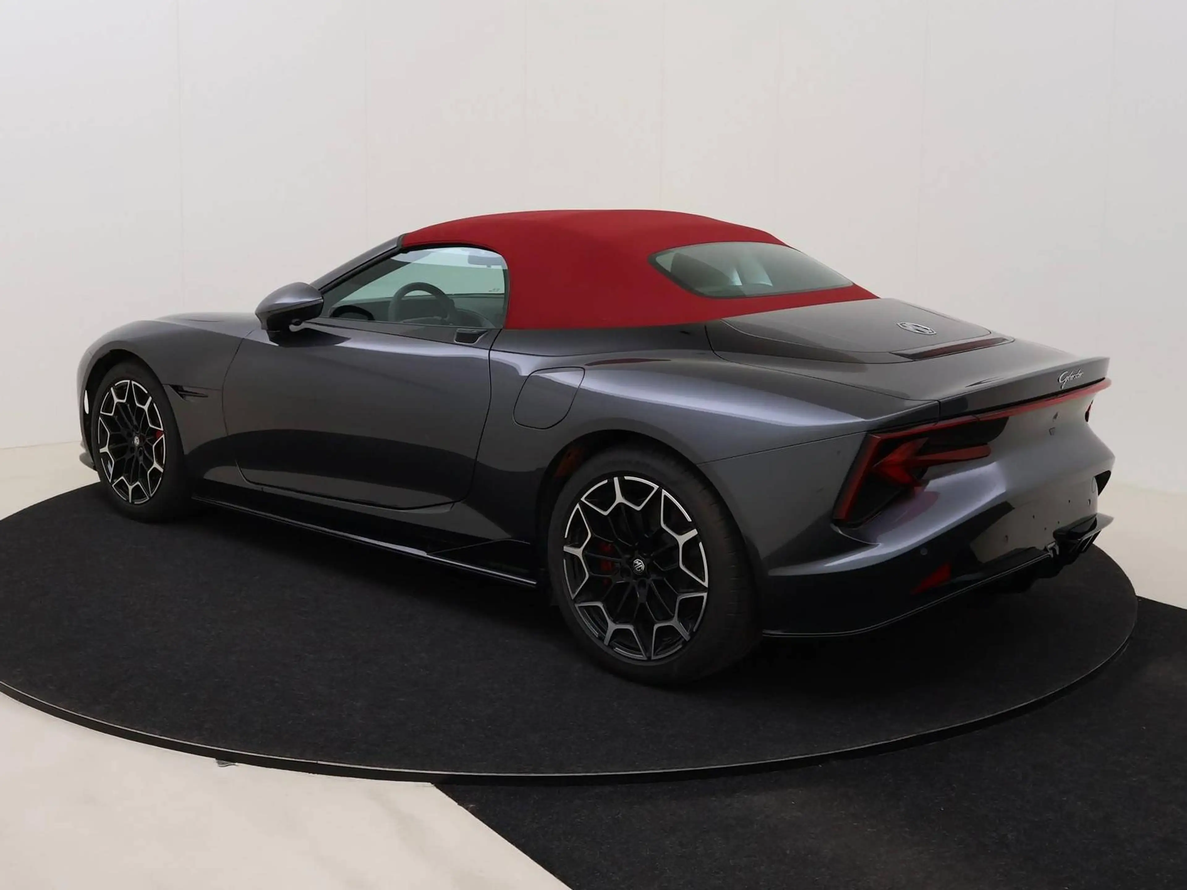 MG Cyberster Trophy Extended Range 77 kWh — photo 6