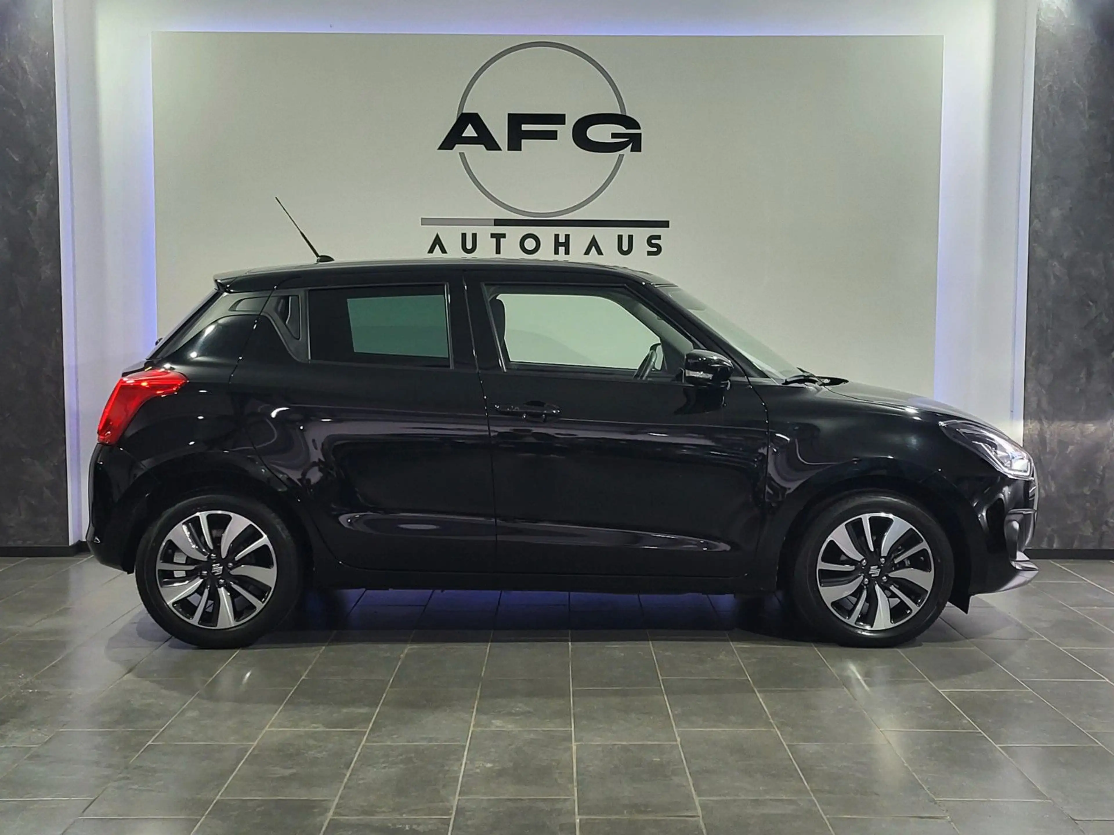 Suzuki Swift Comfort+*KAMERA*SHZ*CARPLAY* — photo 4