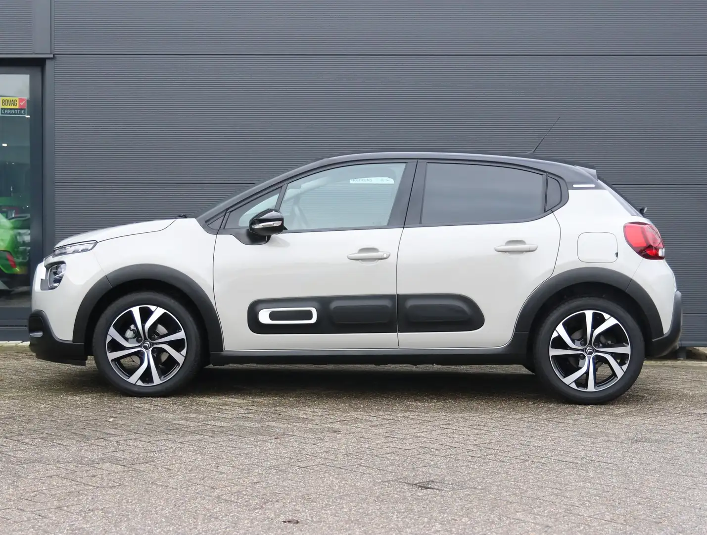 Citroen C3 1.2 110 pk Shine | Automaat | Camera | Navigatie | Gris - 2