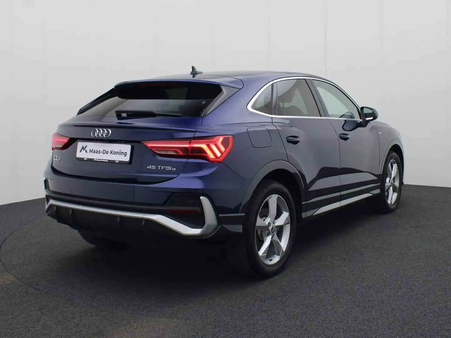 Audi Q3 Sportback 45 TFSIe 180kW/245PK S line · Apple Car Blauw - 2