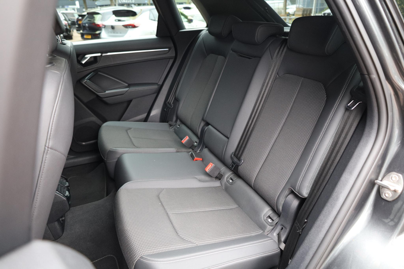 Audi Q3 45 TFSI e S edition |Gevlakt stuur |Sfeerverlichti — photo 9