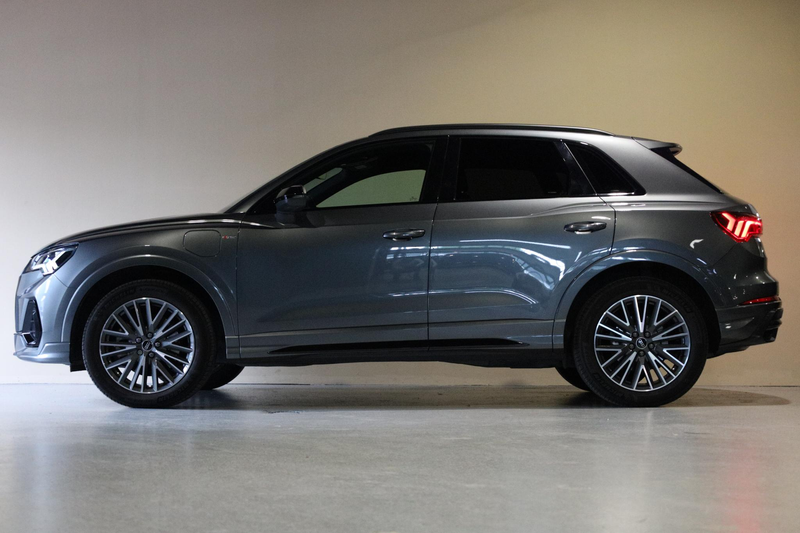 Audi Q3 45 TFSI e S edition |Gevlakt stuur |Sfeerverlichti — photo 24