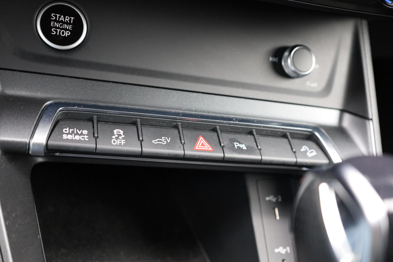 Audi Q3 45 TFSI e S edition |Gevlakt stuur |Sfeerverlichti — photo 34