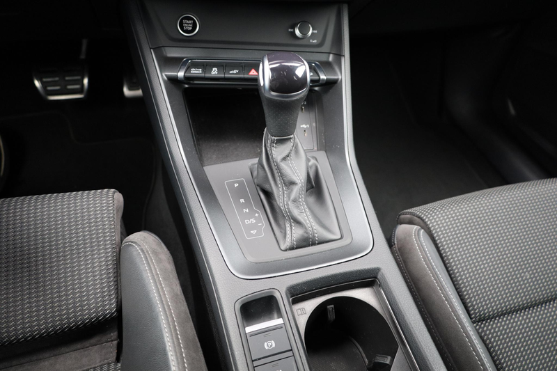Audi Q3 45 TFSI e S edition |Gevlakt stuur |Sfeerverlichti — photo 22