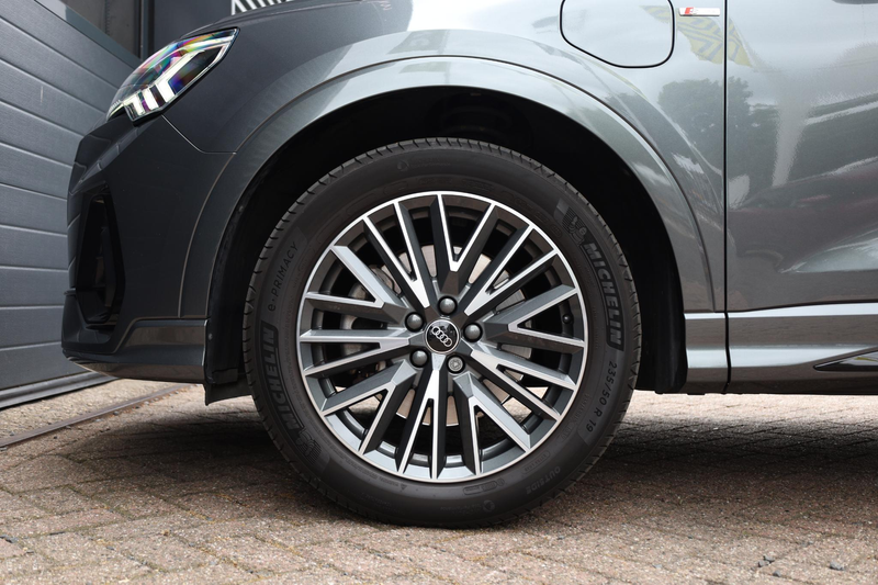 Audi Q3 45 TFSI e S edition |Gevlakt stuur |Sfeerverlichti — photo 7