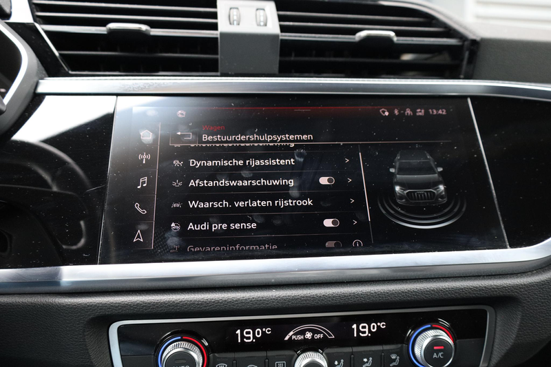 Audi Q3 45 TFSI e S edition |Gevlakt stuur |Sfeerverlichti — photo 19
