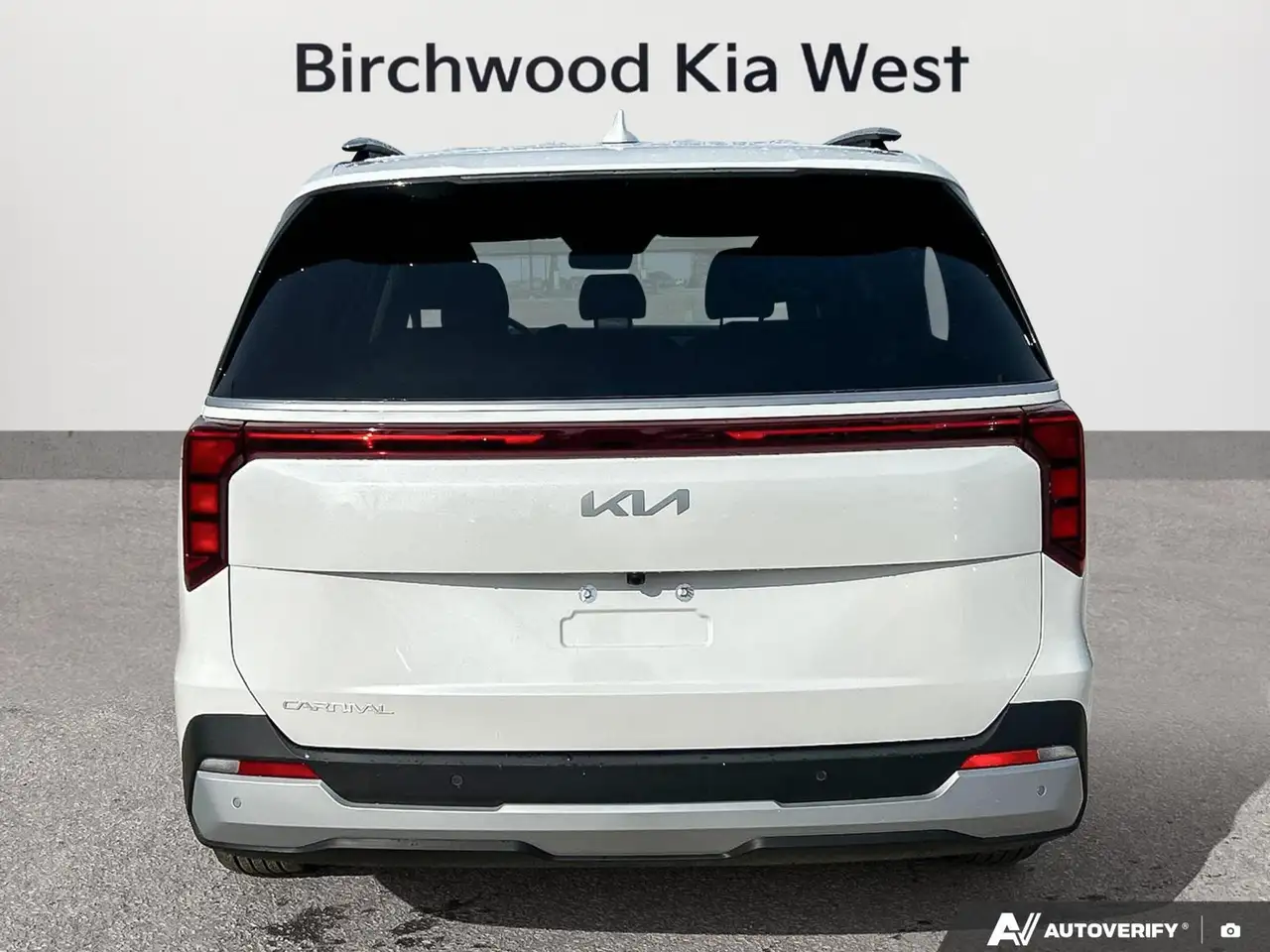 Kia Carnival снимка Kia Carnival