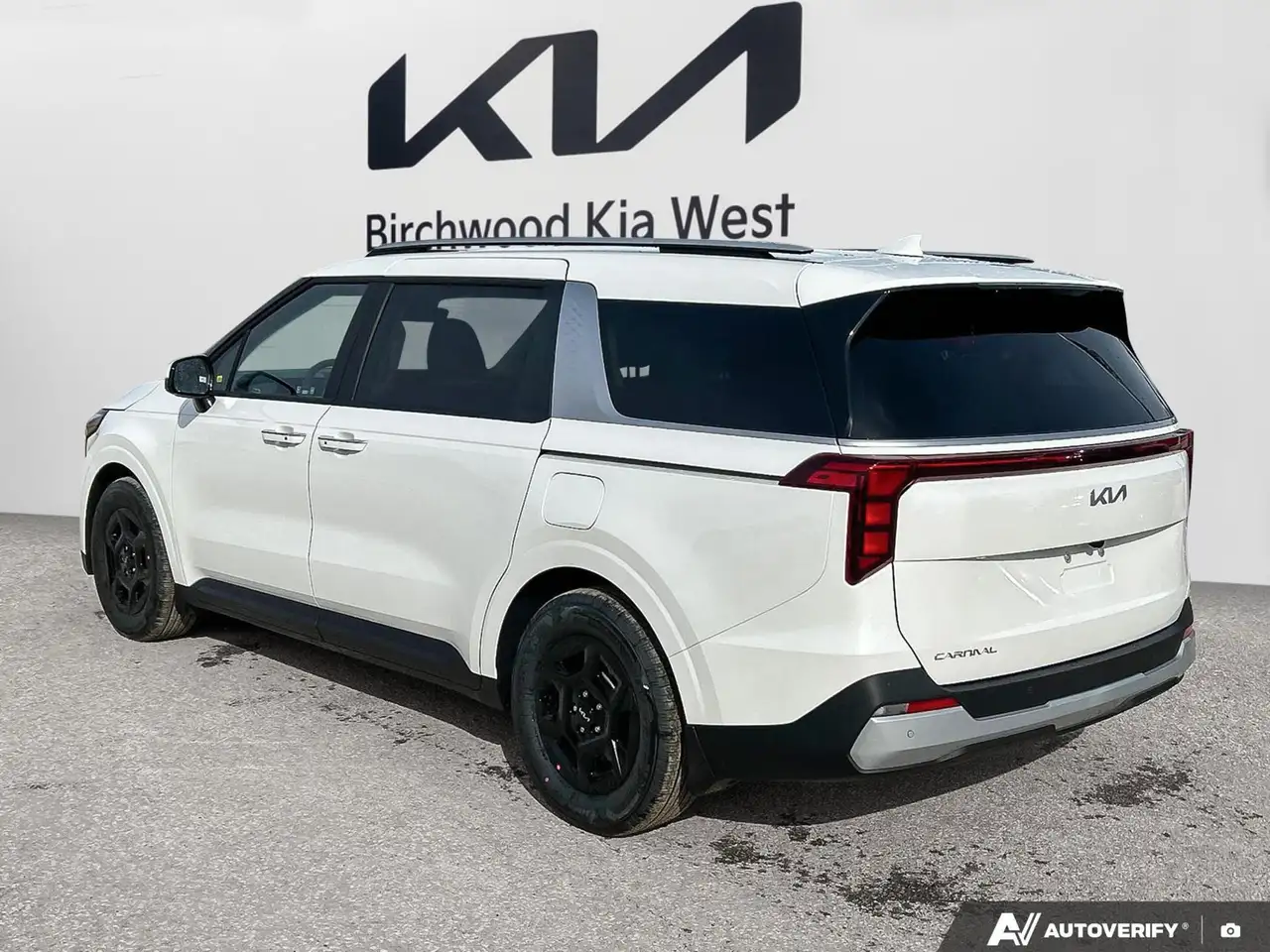 Kia Carnival снимка Kia Carnival