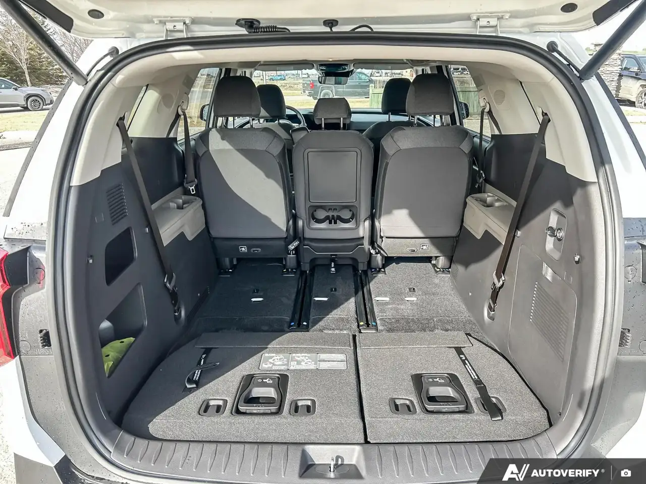 Kia Carnival снимка Kia Carnival