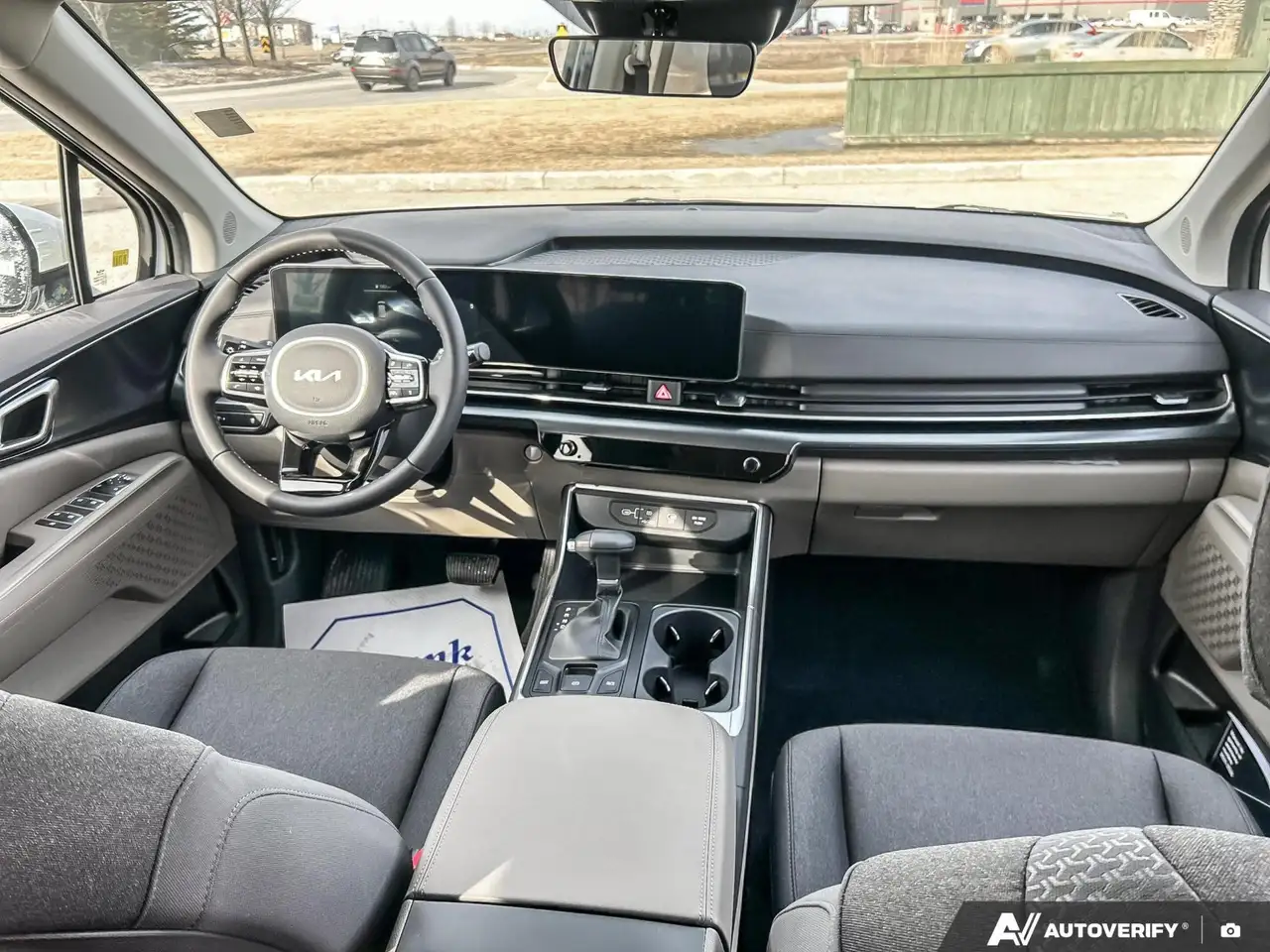 Kia Carnival снимка Kia Carnival