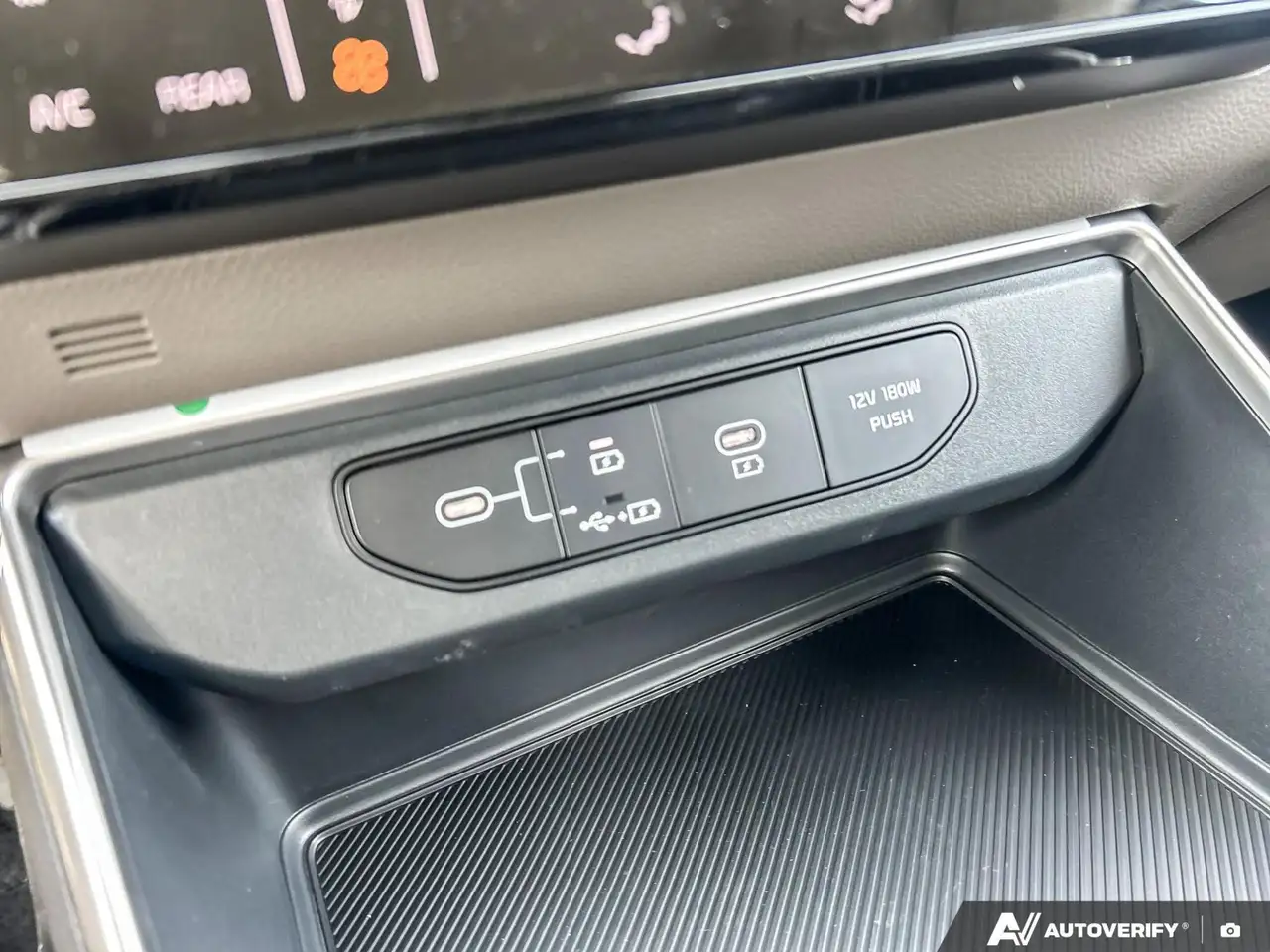 Kia Carnival снимка Kia Carnival