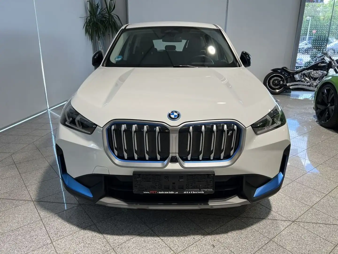 BMW iX1 xDrive30e 4x4 Weiß - 2