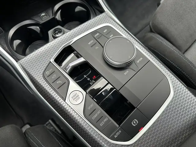 BMW 3 Series view 14