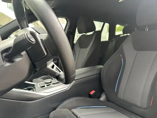BMW 3 Series view 6