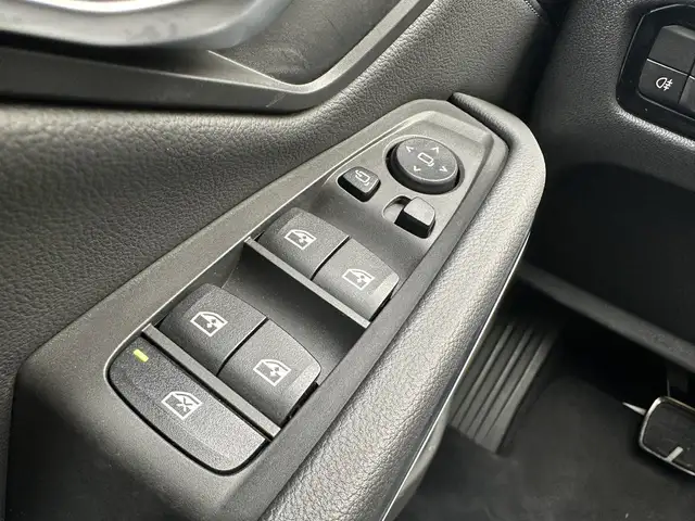 BMW 3 Series view 15