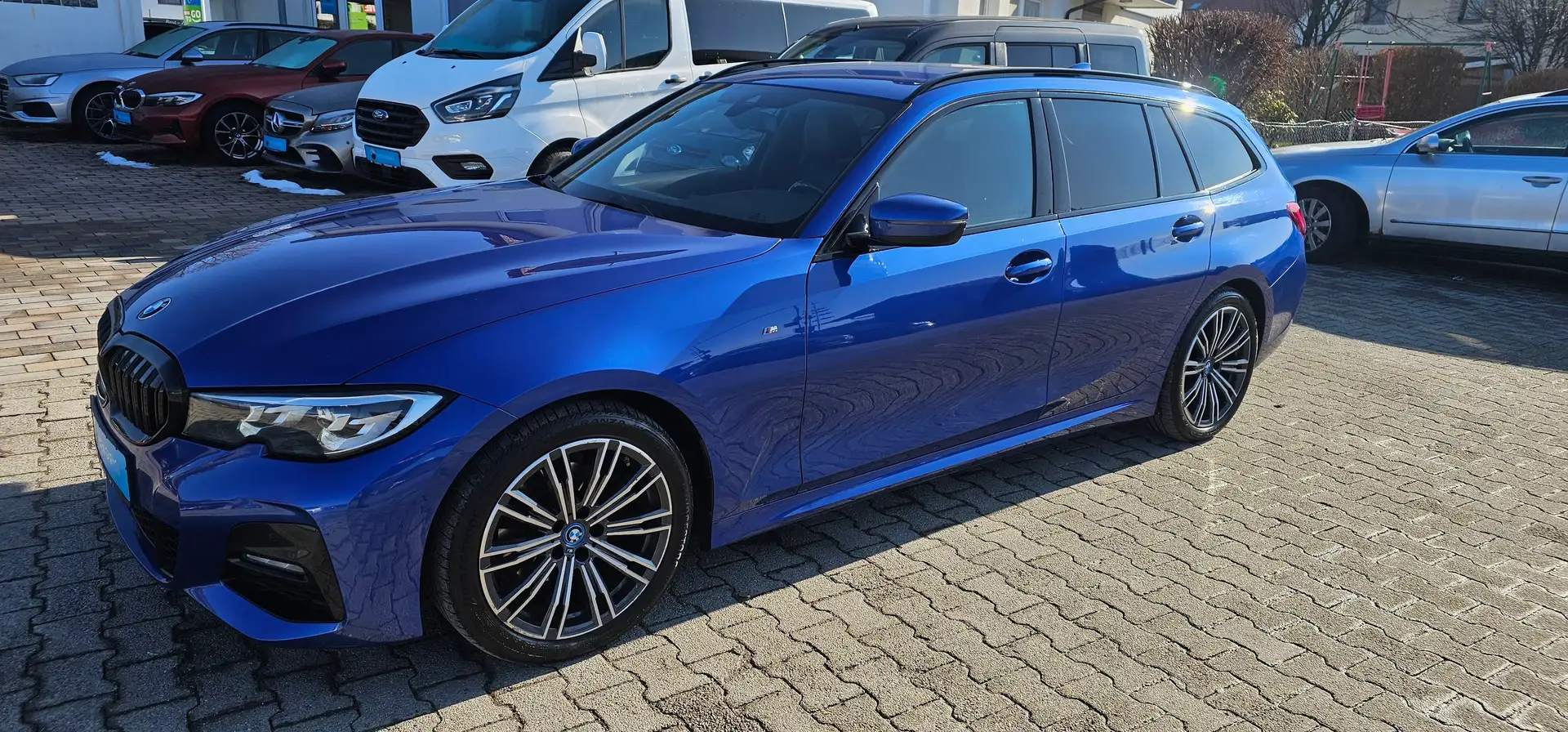 BMW 320 3er*Touring*320d*Aut.*M Sport*Leder*Aero*Navi*SHZ* Blau - 2
