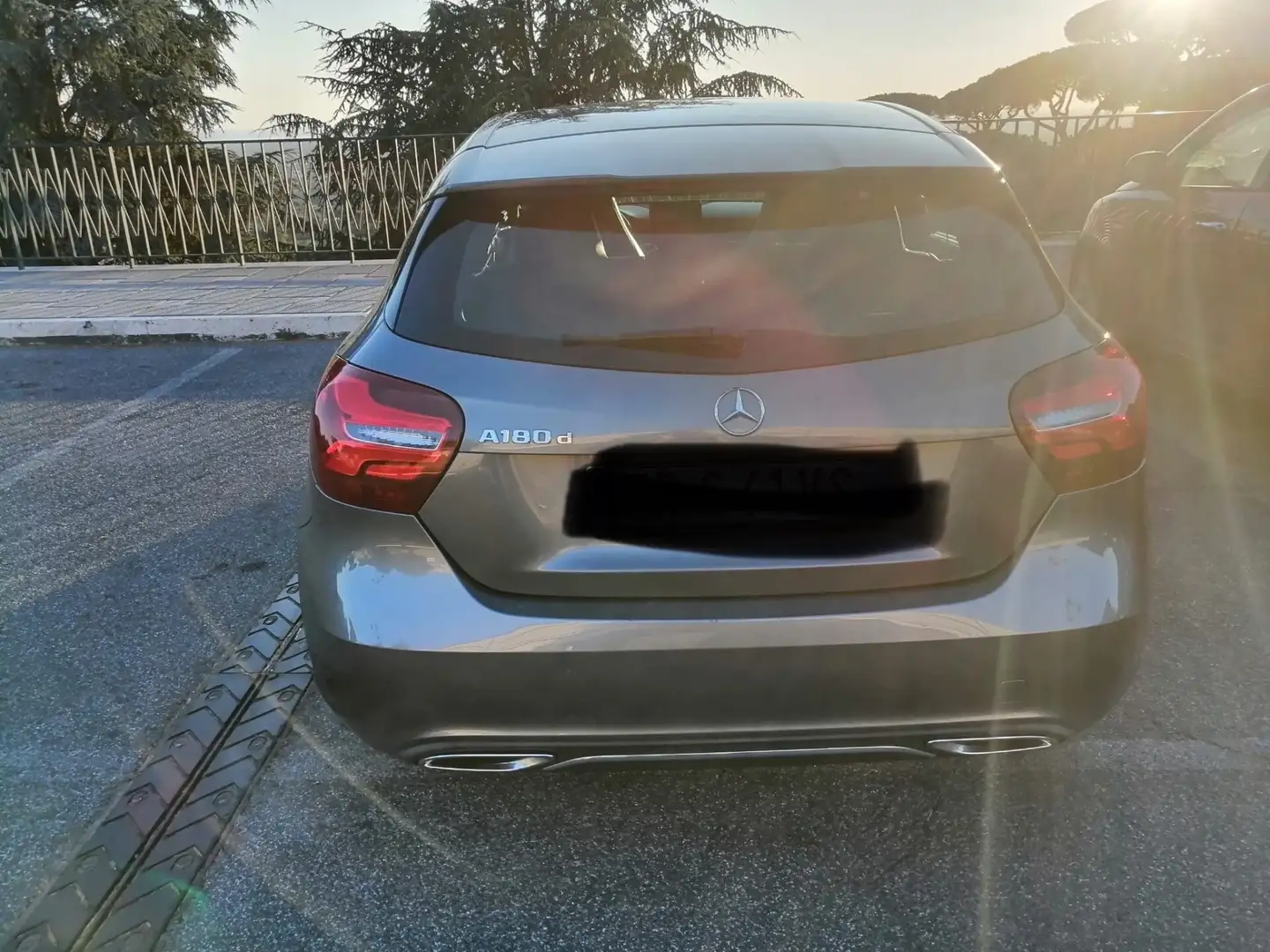 Mercedes-Benz A 180 A 180 d Automatic Sport Grijs - 2