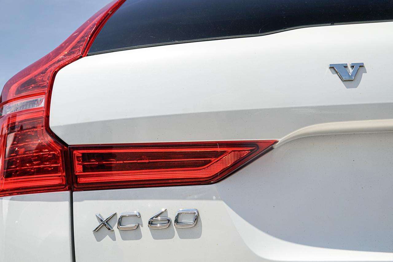 2020 Volvo XC60 Momentum T6 AWD | NO ACCIDENT|PANO | NAVI | CAM | thumb 8