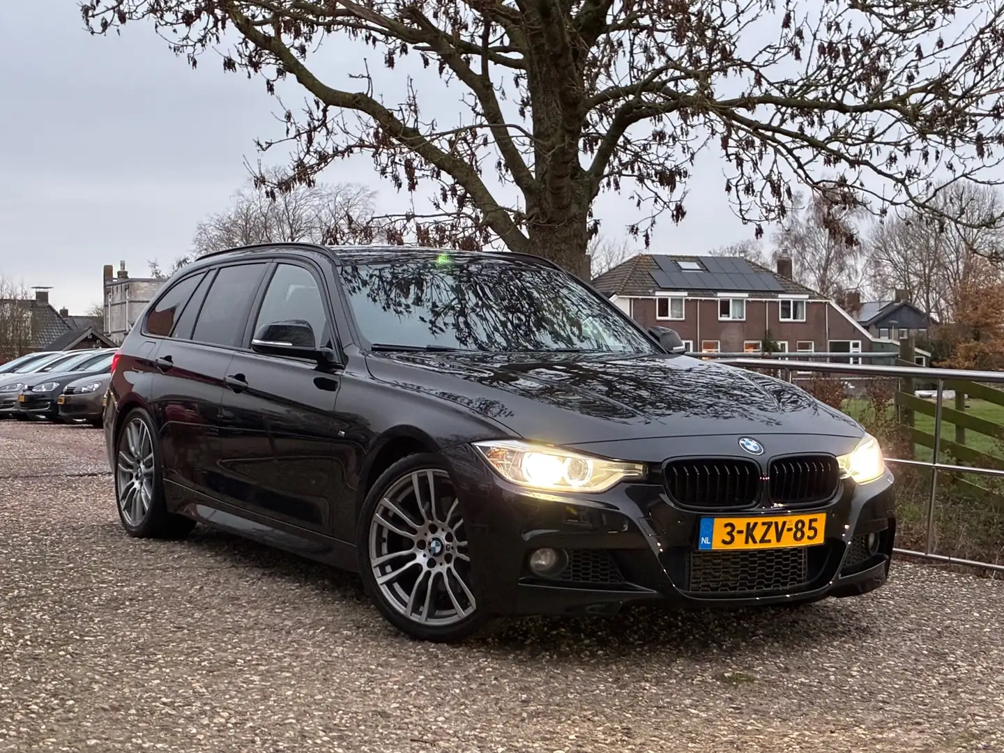 BMW 330 3-serie Touring 330d High Executive | M-Pakket + C Zwart - 1