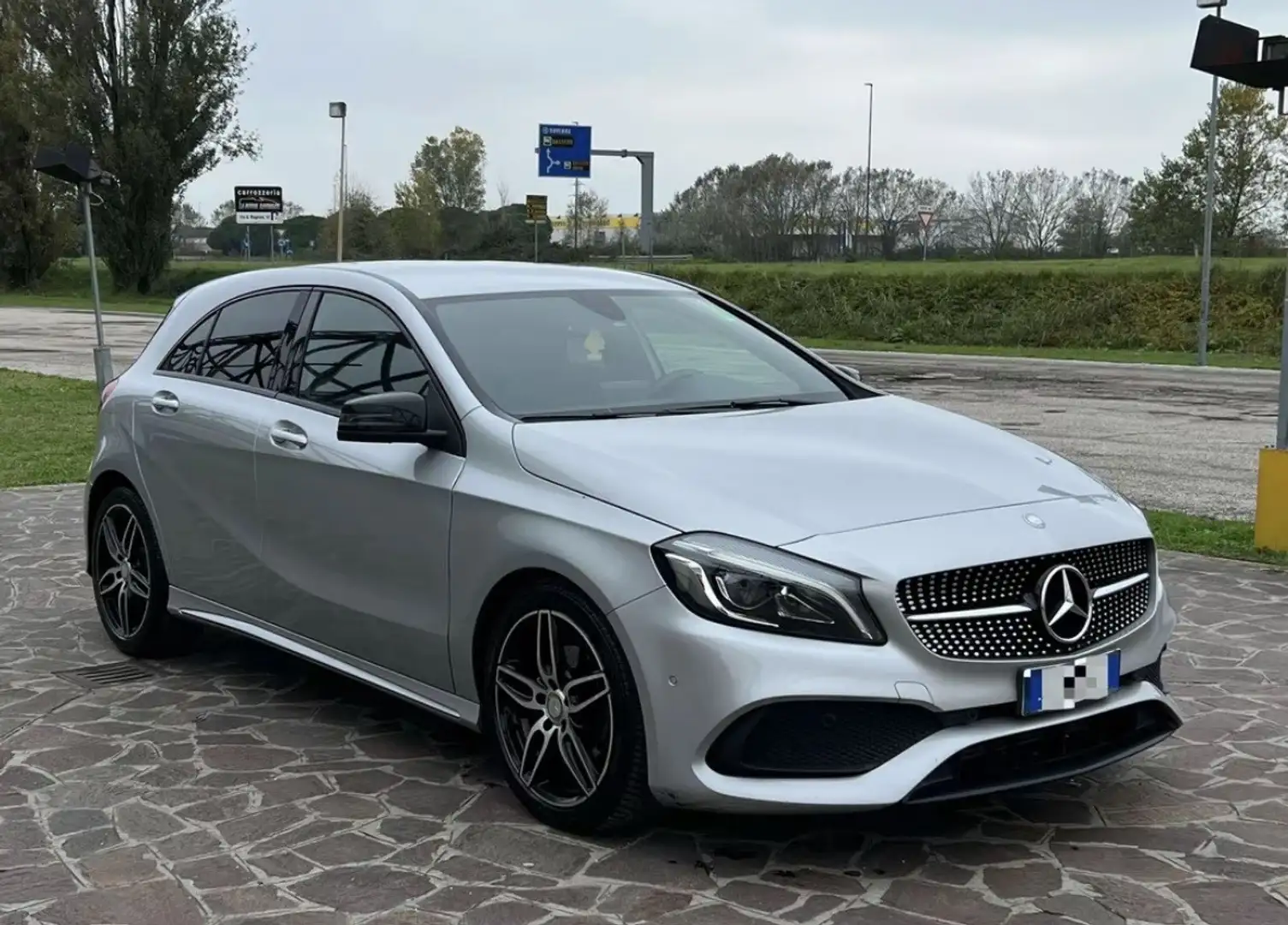 Mercedes-Benz A 180 d Sport Activity edition auto Grigio - 1