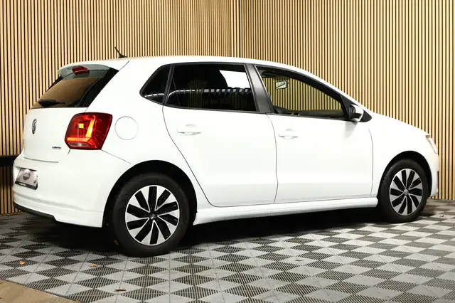 Volkswagen Polo view 6
